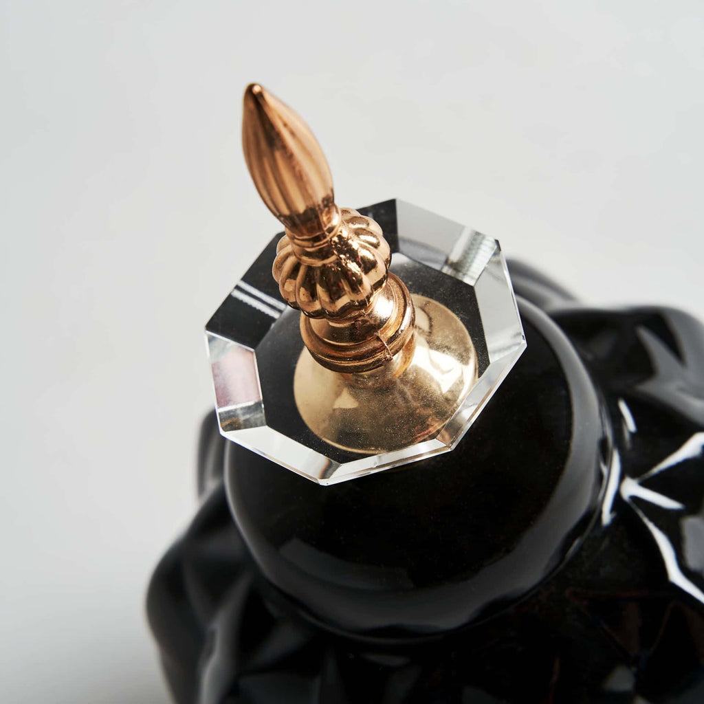 Schwarze Keramikvase mit goldenem Deckel im Orientalischen Stil  - Maison Oudh