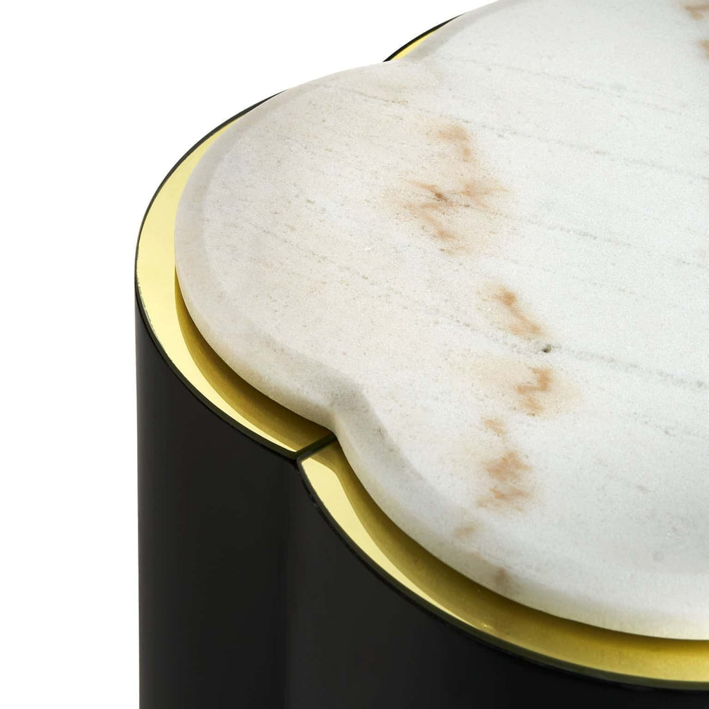 Schwarzer Beistelltisch mit einer weissen Marmorplatte - Maison Oudh
