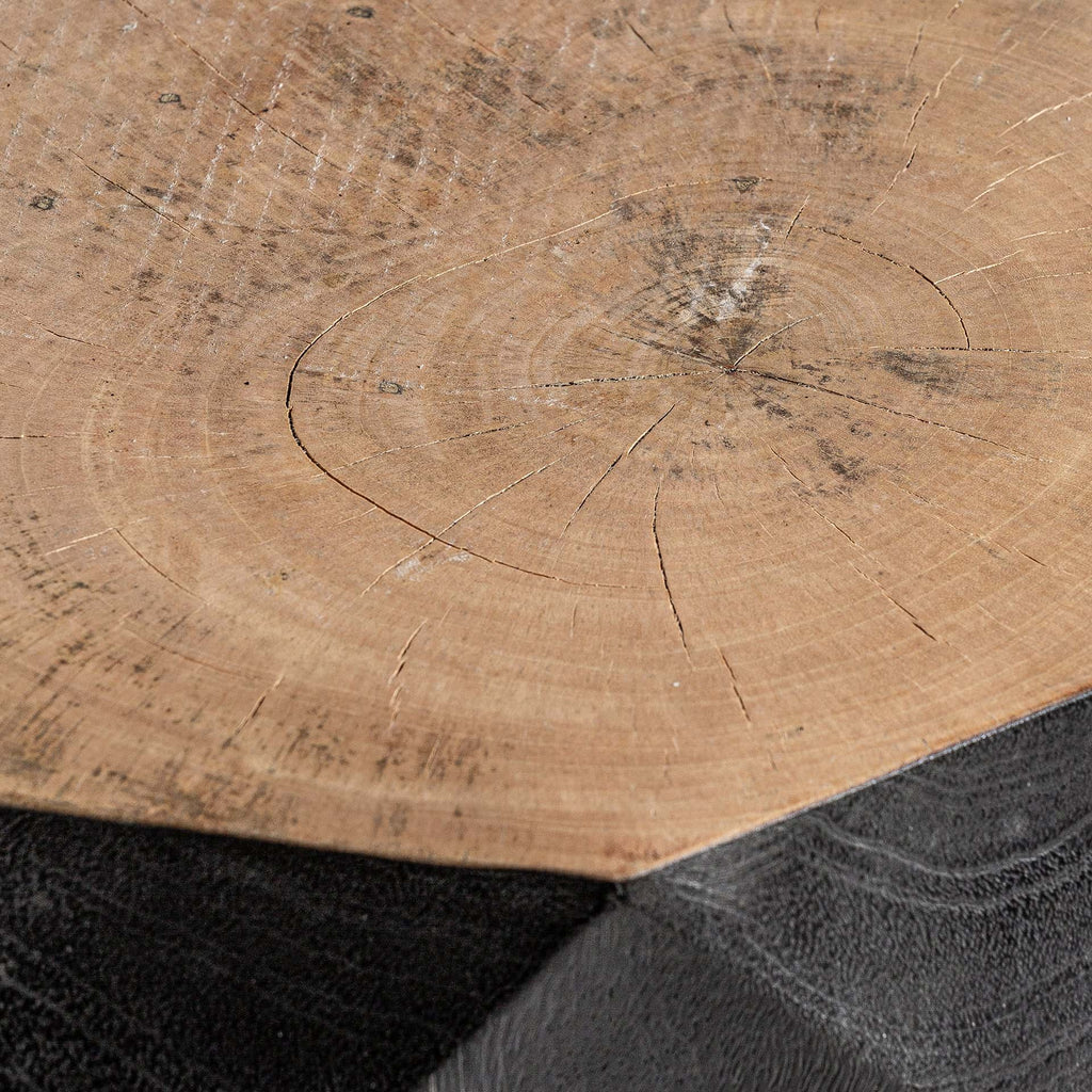 Schwarzer Couchtisch aus Mangoholz im Ethno Stil - Maison Oudh