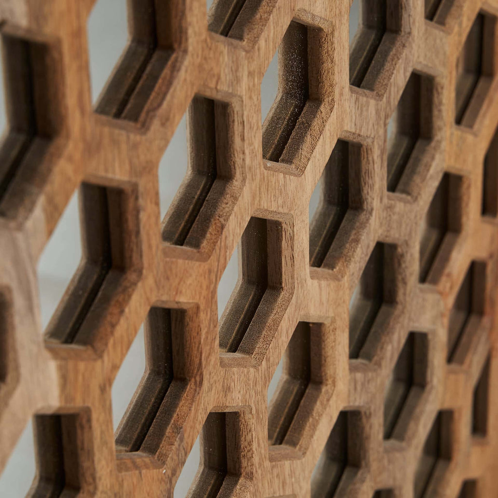 Sideboard aus Mangoholz mit einer dekorativen Front kombiniert mit Spiegel - Maison Oudh