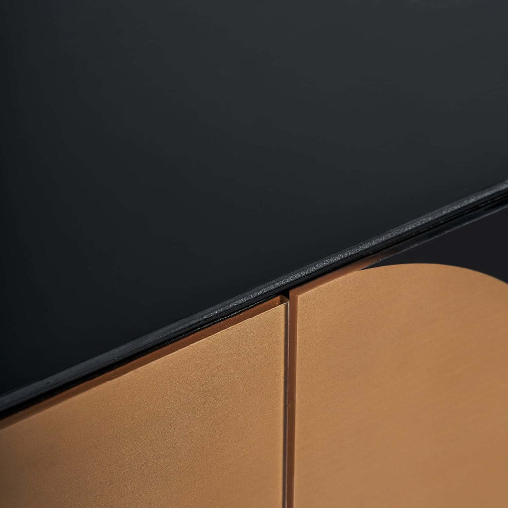 Sideboard im Art Deco Stil mit geometrischen Applikationen - Maison Oudh