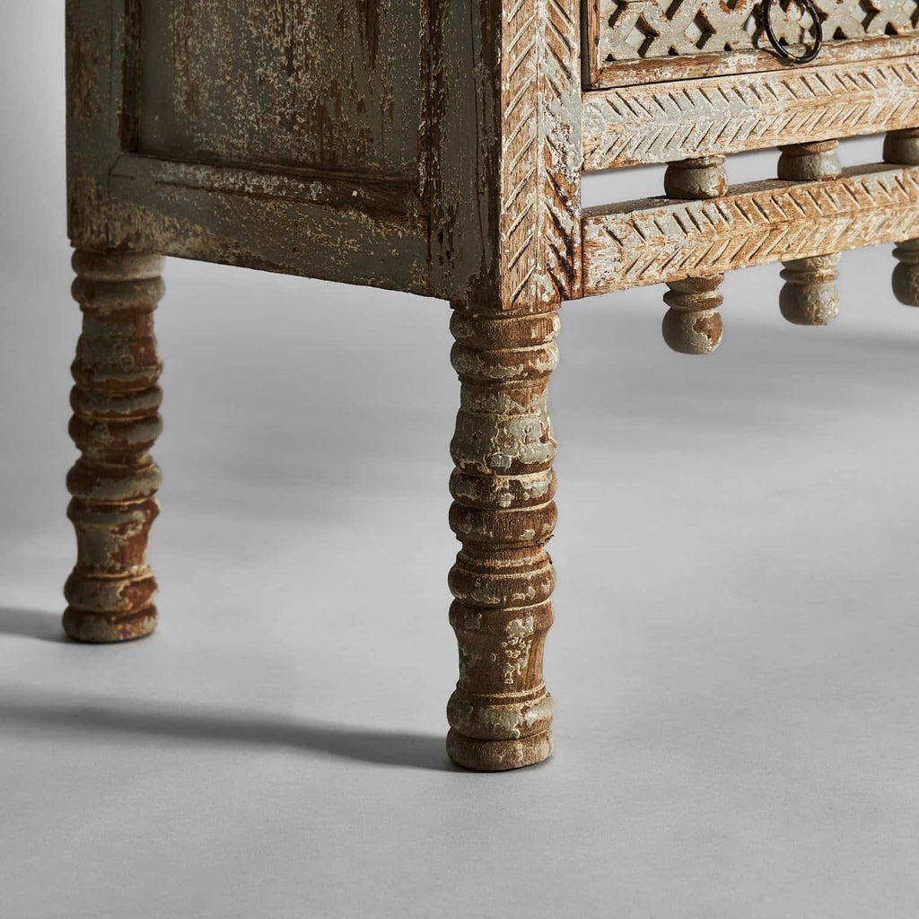 Sideboard im Oriental Stil mit Schnitzereien aus Mangoholz - Maison Oudh