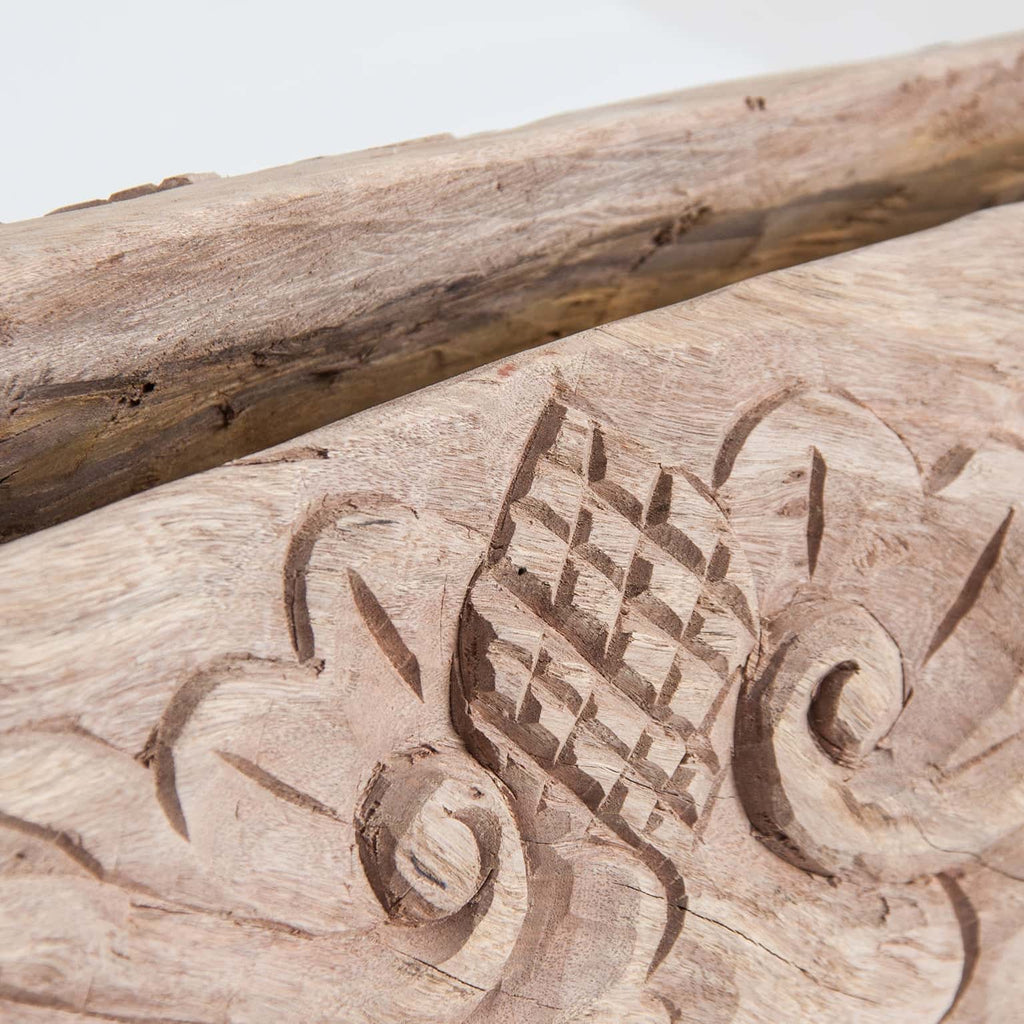 Skulptur aus Tropenholz mit Schnitzereien - Maison Oudh