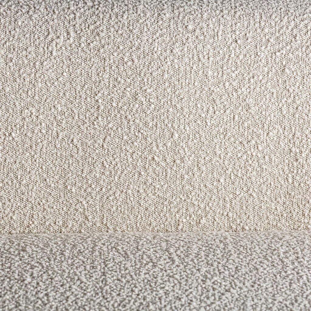 Sofa aus weissem Bouclé kombiniert mit goldenem Stahl - Maison Oudh