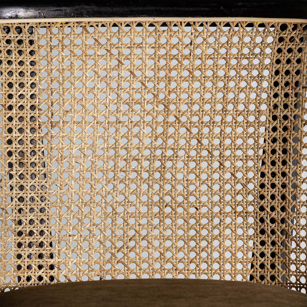 Schwarzer Stuhl im Kolonial Stil mit naturfarbenem Rattan und edlem Samt - Maison Oudh