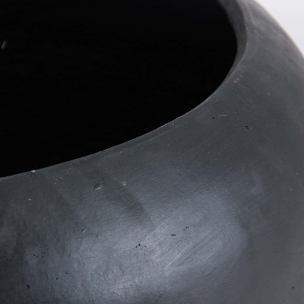 Terrakotta Vase in Schwarz - Maison Oudh