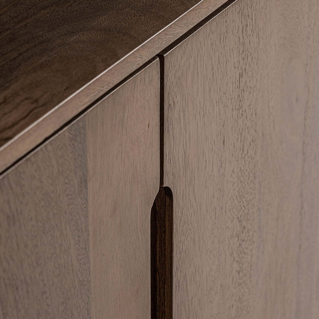 Viertüriges Sideboard aus Mangoholz mit Kugelbeinen - Maison Oudh