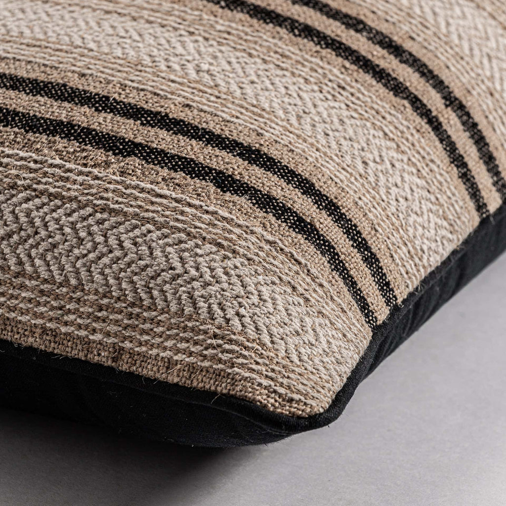 Vintage Kissen: Beigefarbenes Dekokissen mit Streifen aus Jute und Baumwolle - Maison Oudh
