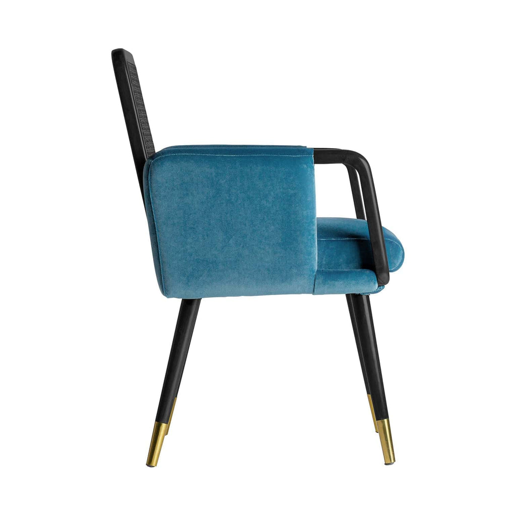 Vintage Stuhl aus Walnussbaumholz kombiniert mit Rattan und blauem Samt - Maison Oudh