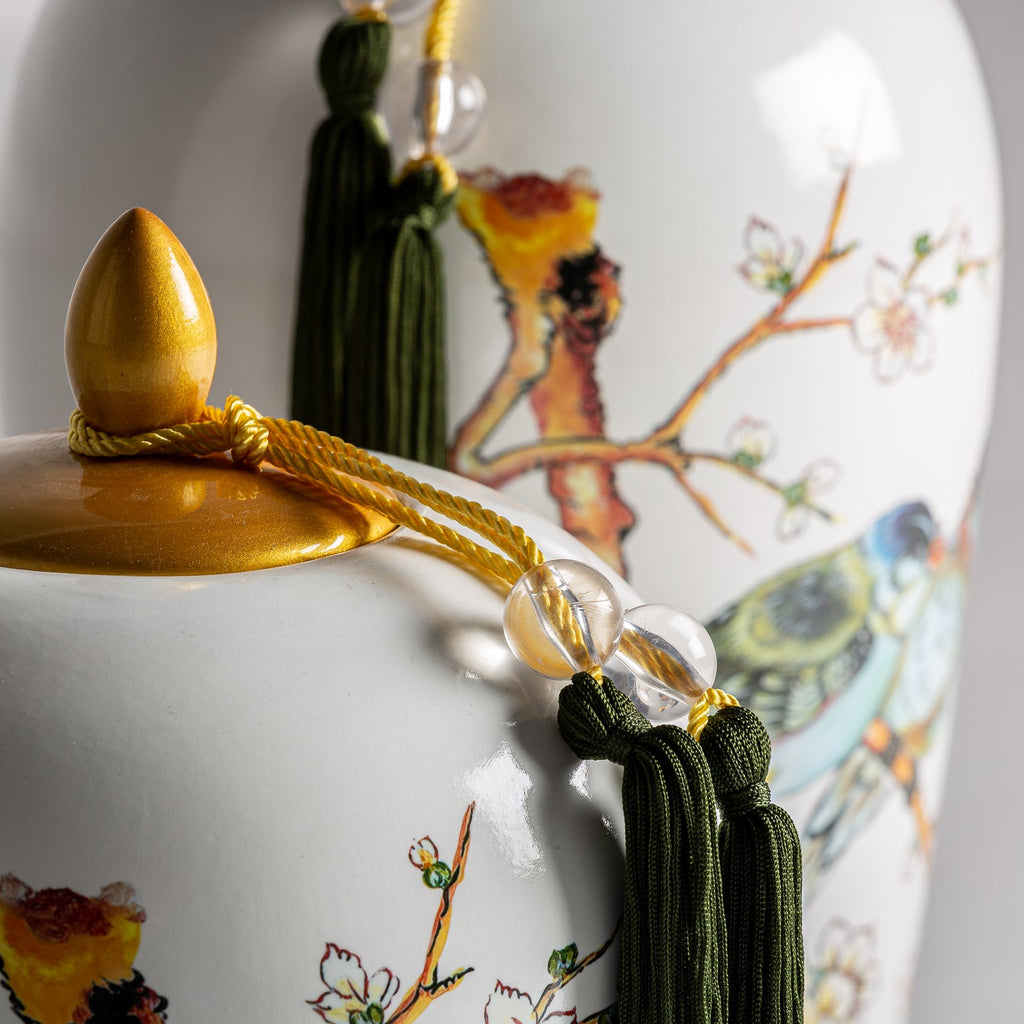 Weisse Keramikvase verziert mit Malereien - Maison Oudh