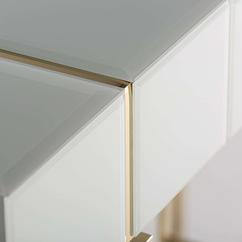 Weisse Konsole mit einer Schublade und goldenen Elementen - Maison Oudh