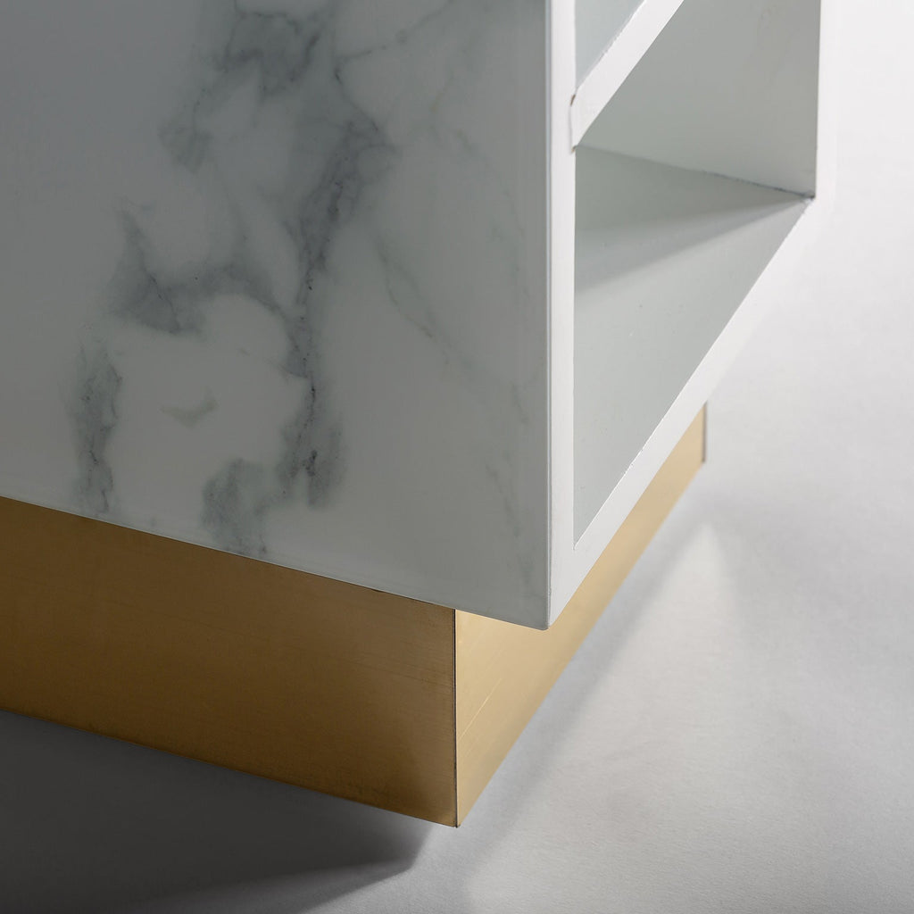 Weisse Theke aus Glas in Marmoroptik mit goldenen Elementen (large) - Maison Oudh