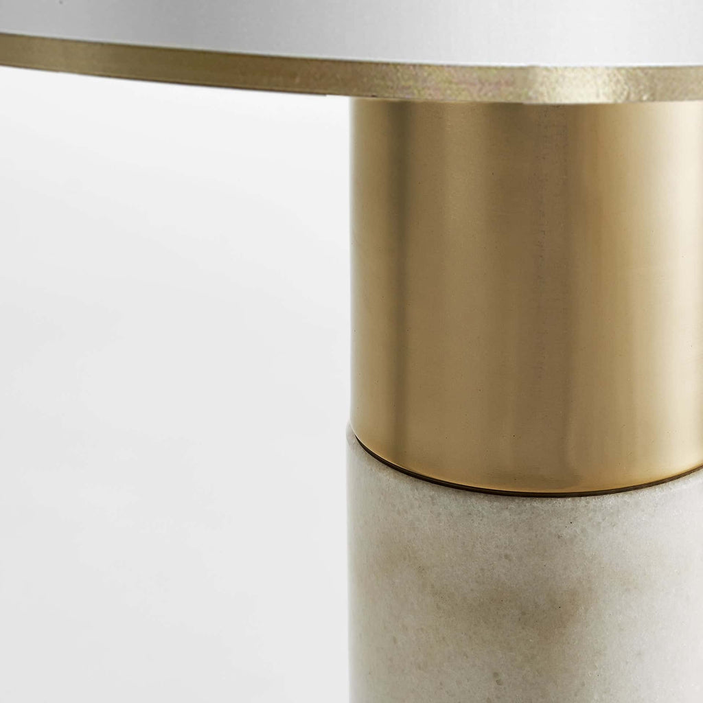 Weisse Tischlampe aus echtem Marmor kombiniert mit Gold - Maison Oudh