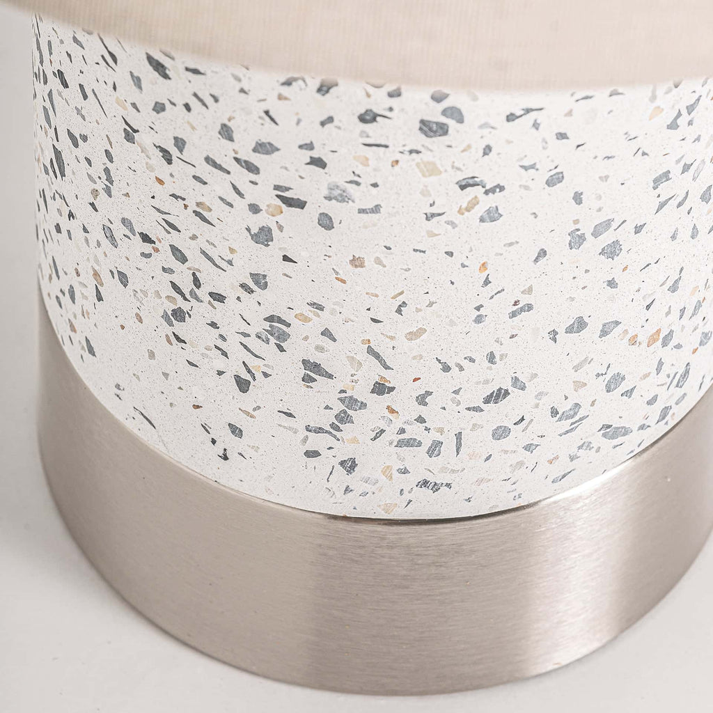 Weisse Tischlampe aus Stein im Art Deco Stil - Maison Oudh