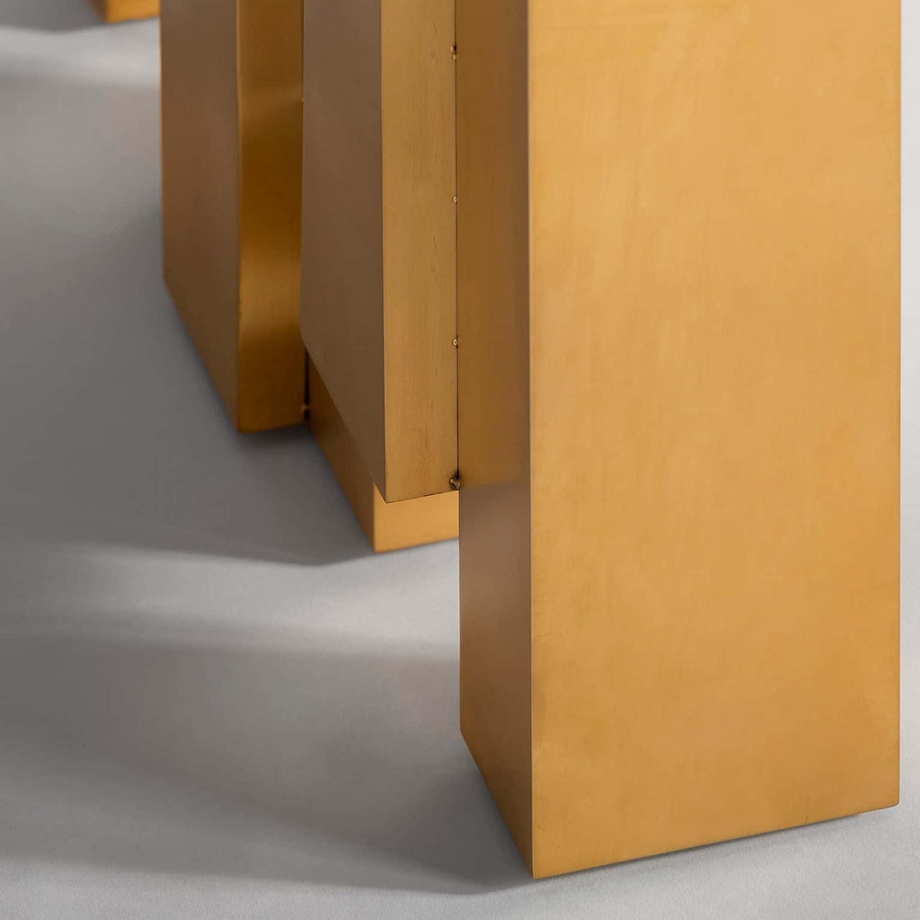 Weisser Esstisch mit einer Glasplatte in Marmoroptik - Maison Oudh