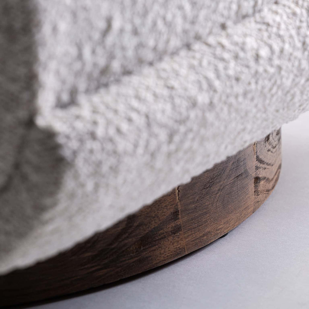 Weisser Sessel aus Boucle mit integriertem Tisch - Maison Oudh