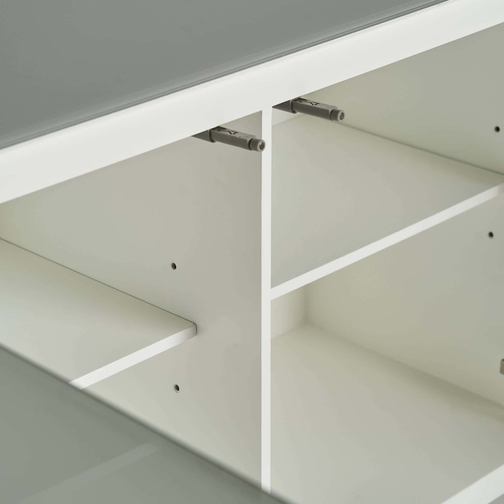 Weisses Sideboard aus Glas kombiniert mit goldenen Füssen - Maison Oudh