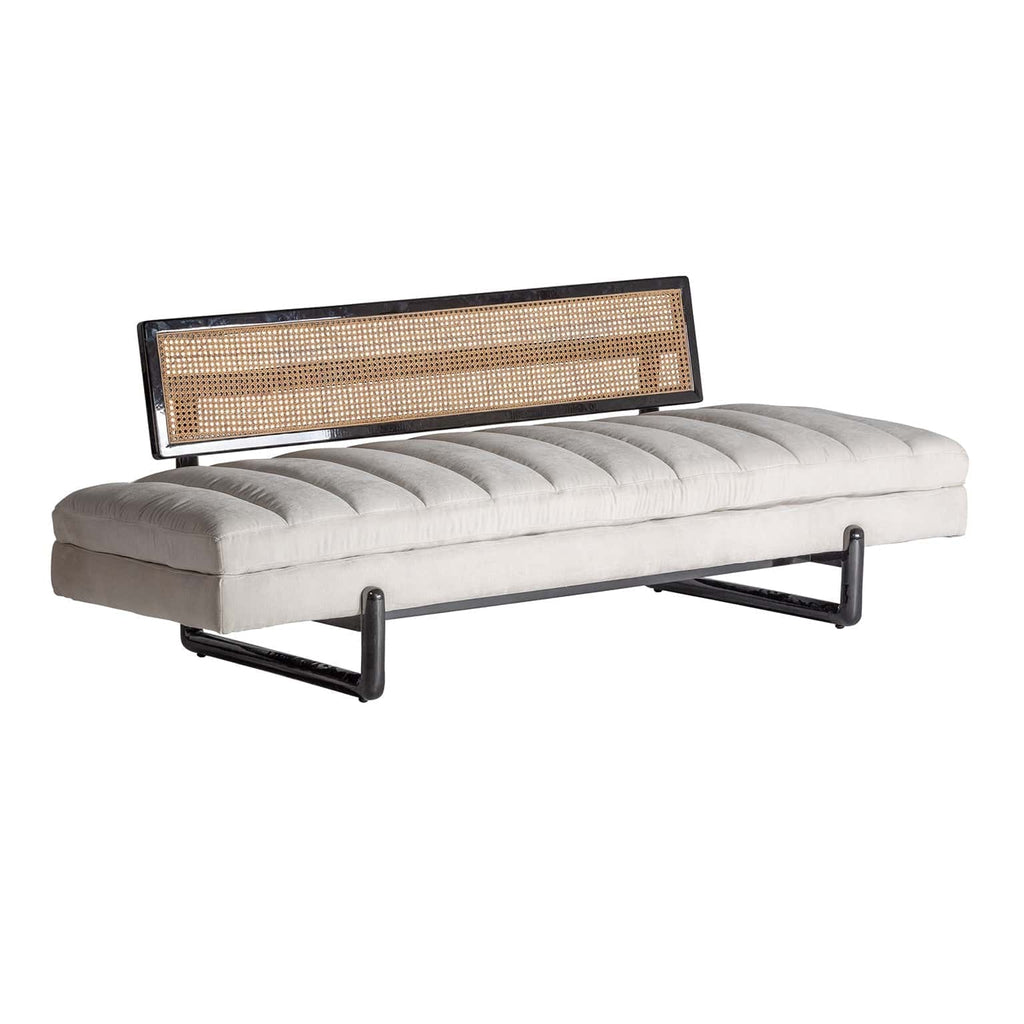 Weisses Vintage Sofa kombiniert mit Wiener Geflecht - Maison Oudh
