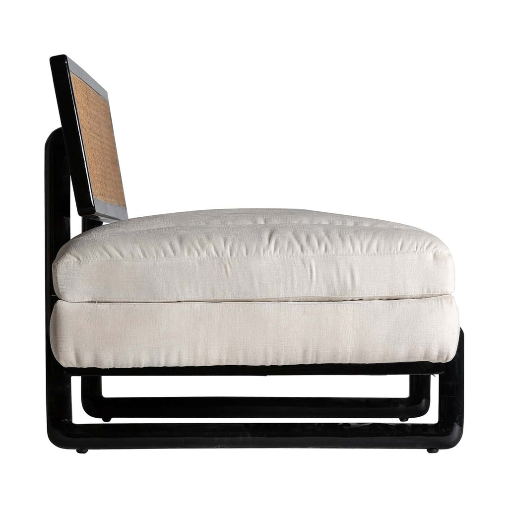Weisses Vintage Sofa kombiniert mit Wiener Geflecht - Maison Oudh