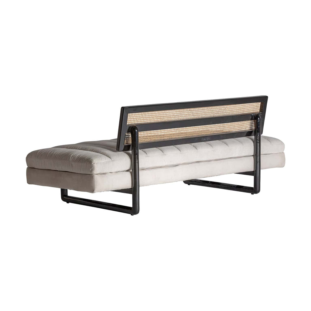 Weisses Vintage Sofa kombiniert mit Wiener Geflecht - Maison Oudh
