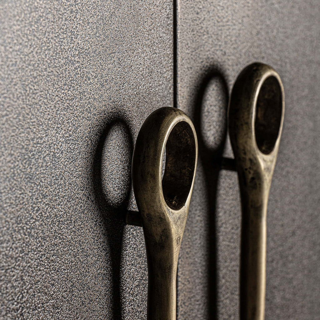 Zweitüriger Art Deco Hochschrank aus Eisen in Gold - Maison Oudh